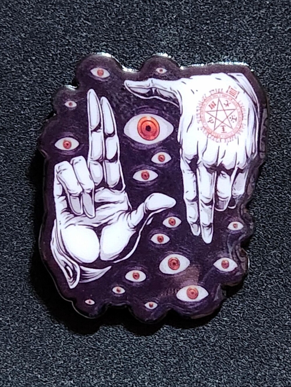 Hellsing Pin - Picture 2 of 2